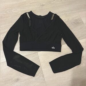 alo yoga cropped mesh top with built in bra